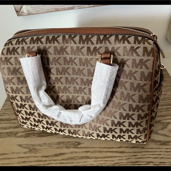 Michael Kors Bedford Large Duffle Satchel - Picture 2 of 9